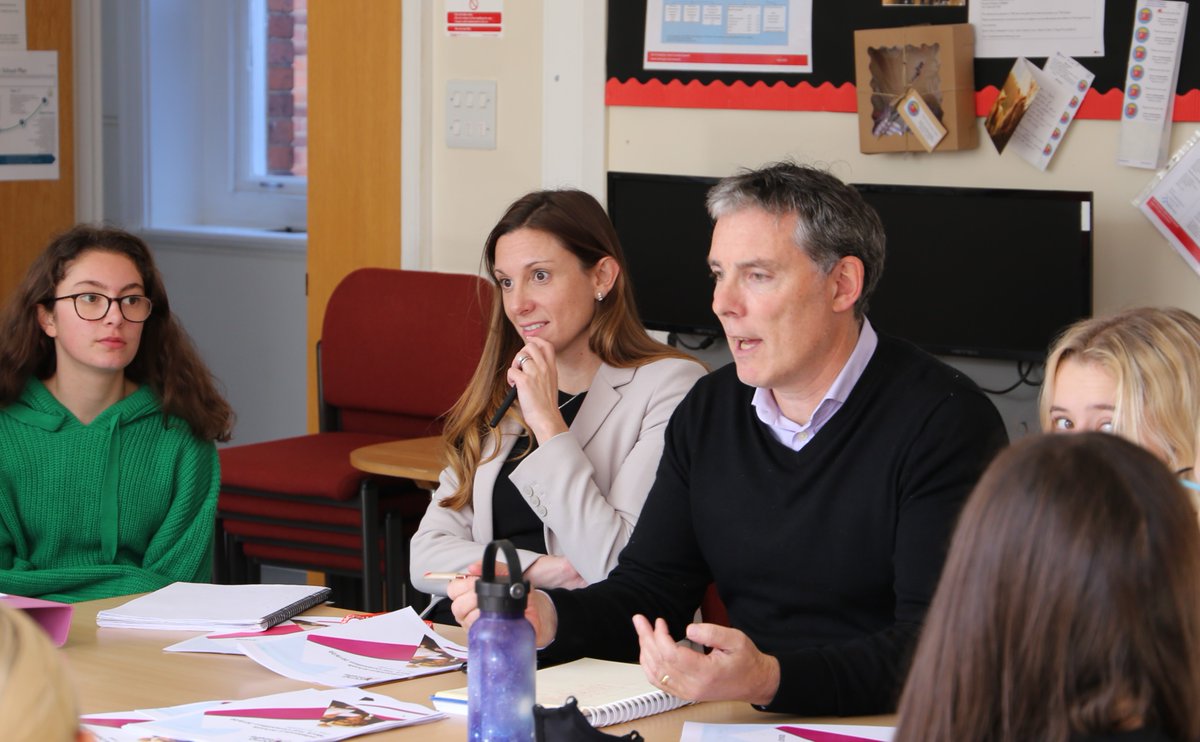 Thank you Emma Thompson <a href="/TWSolicitors/">Thackray Williams</a> who came to our opening meeting for the Bar Mock Trial Competition. Thackray Williams has kindly agreed to sponsor us and give our Y12s some professional advice as they prepare to prosecute and defend cases against other schools.#BarMockTrial