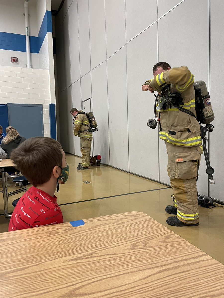MrsDiercksClass's tweet photo. Thank you KFD for teaching us about fire safety. @FireKasson @KMElem https://t.co/WAlFCPtIzm