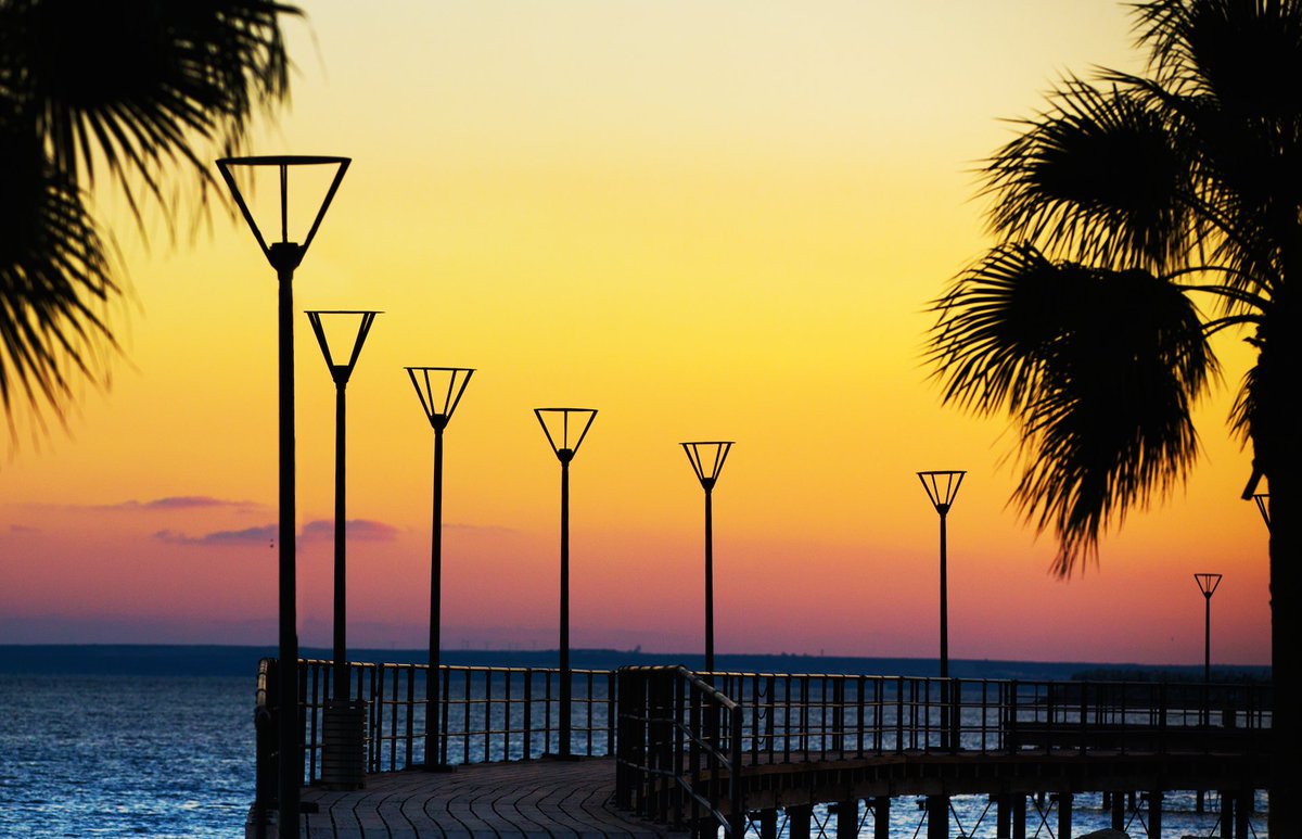 LigmanAmerica's tweet photo. Stunning imagery of the Syndy Post Top lining the promenade of a coastal park in Cyprus. The Syndy Post Top offers indirect lighting, with a selection of reflector options and styles. #Syndy #Indirect #Lighting #Ligman https://t.co/s1Ya1EB6WL