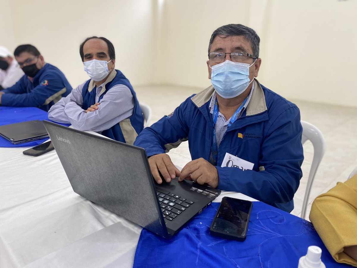 Aproximadamente 16 asesores y auditores educativos de la Zona 7 y los 6 directores Distritales de la Provincia de El Oro son parte de la fase dos denominada Reflexión que tiene el enfoque del análisis del panorama nacional sobre el desempeño docente. #FormarParaTransformar