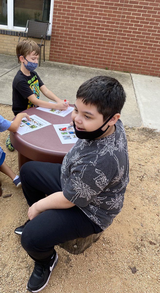 MsAllisonECS2's tweet image. Exploring the courtyard while completing a Scavenger Hunt! @LJWood_LHECMES #LHECMES #TakeAChildOutside @naturalsciences