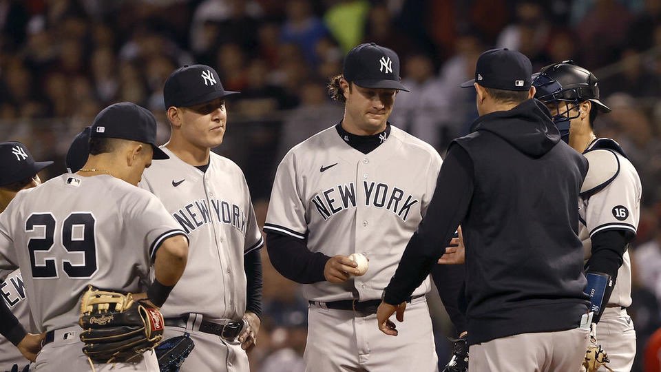 BushLeague101's tweet photo. The New York Yankees have spent $2,469,714,327 in payroll since their last World Series win back in 2009 https://t.co/CC3aWmazBR