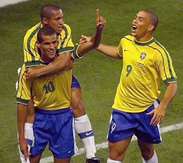 90s Football tweet media