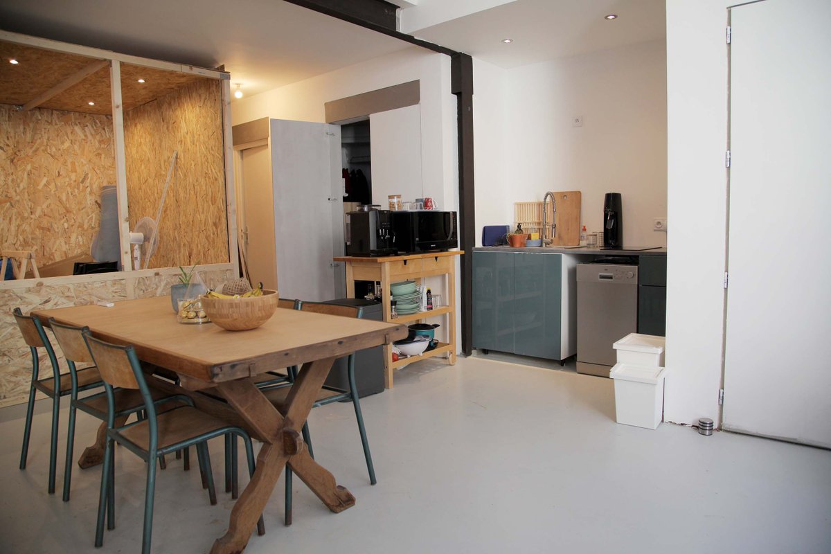 Avec <a href="/HerveStudio/">Hervé Studio</a>  on à du quitter (avec regrets) notre local du Pré-Saint-Gervais pour plus grand, il est donc de nouveaux disponible! Il se trouve ici goo.gl/maps/ZAa9gXD8S…
Super lumineux et agréable à vivre pour une équipe de 6/7 personnes max. 74 m2
MP pour plus d'infos ;)