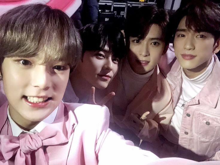 nyeongnight's tweet photo. me every year: do NOT bring up the jinyoung minhyuk jaehyun minhyun kbs gayo 2018 collab every year
also me: ...................remEMBER WHEN MY ULT OF 2 YRS & AUT'S NEWEST BIAS DID A COLLAB STAGE TGT BUT WE IGNORED THEM IN FAVOUR OF OUR CURSED BUT VERY REAL DEBUTING DUO #2MH- https://t.co/W7lw52cL6n
