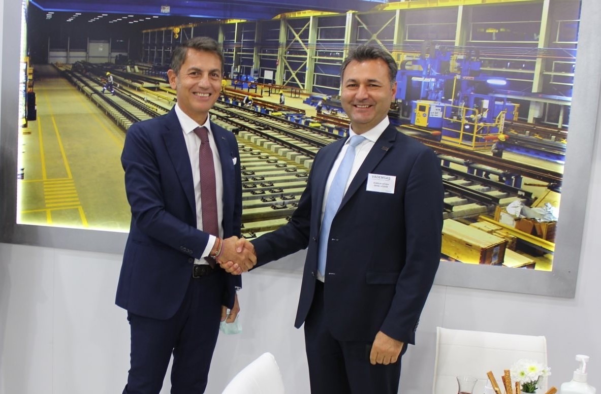 Yapı Merkezi CEO Sn. Aslan UZUN standımızı ziyaret etti.

Yapı Merkezi CEO Mr. Aslan UZUN visited our stand.