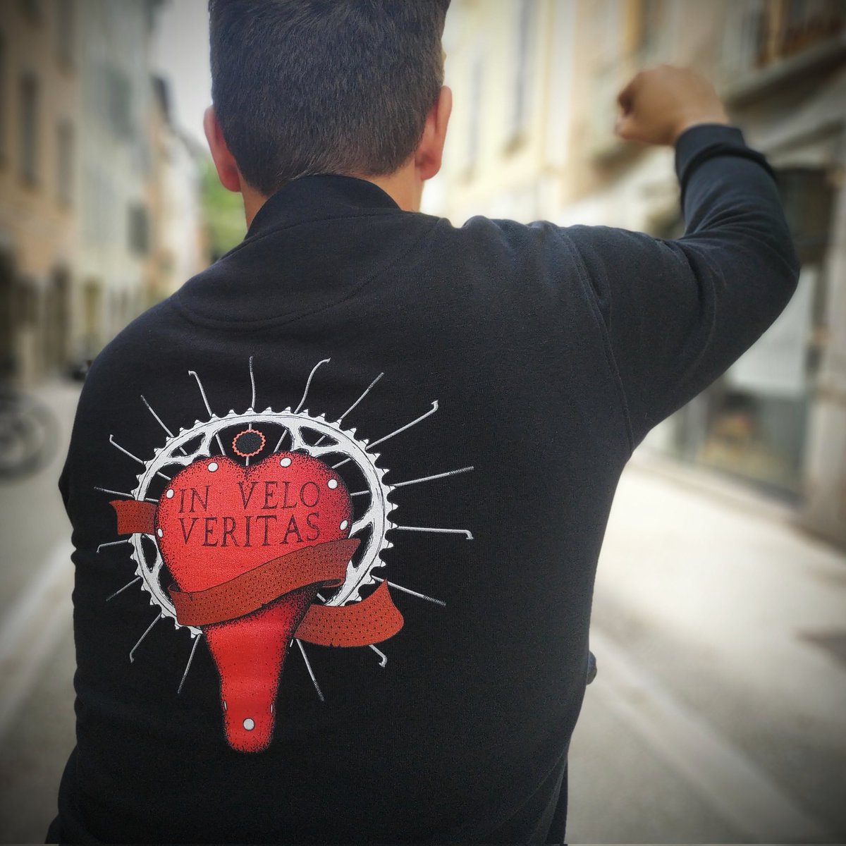 RustinGuidolin's tweet photo. 📦
🌟🥳🌟
Aujourd'hui je suis le seul AU MONDE à porter un bombers #InVeloVeritas !
Demain je me charge des envois de toutes vos précommandes que vous attendez depuis looooogtemps !

Merci pour votre patience et votre compréhension !

🚲✊ https://t.co/5BT87kkBSu