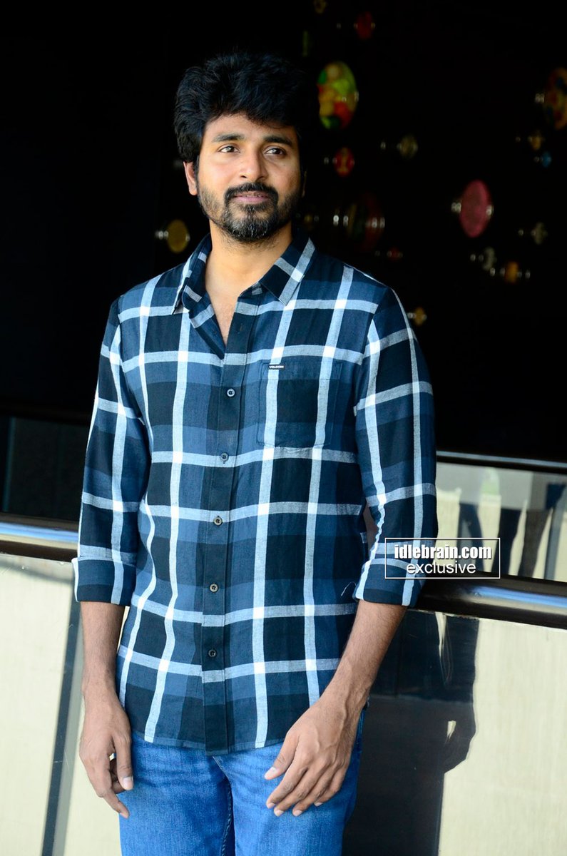 VasanthSk14's tweet photo. Simply gorgeous man very cute lovely thalaivaa @Siva_Kartikeyan Awesome cuteness etc.. ❤😍✨
#DoctorPreReleaseEvent
#VARUNDOCTORFromOct9
#VarunDoctorTrailer
#DOCTORFromOct9
#DoctorInTheatres https://t.co/vvx29gv4LM