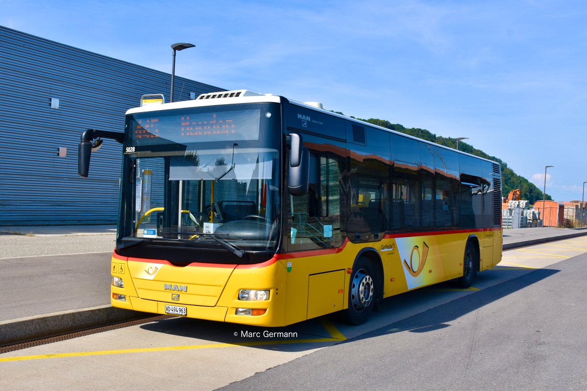 Trolleybus_Off's tweet photo. Autobus MAN NM 293 n°5028 en service sur la ligne 445.
#TeamNAW700 #MAN #CarPostal #PostAuto #Moudon #Lucens #Bus #ClasseJaune
© Marc Germann https://t.co/KRcHDzmd0I