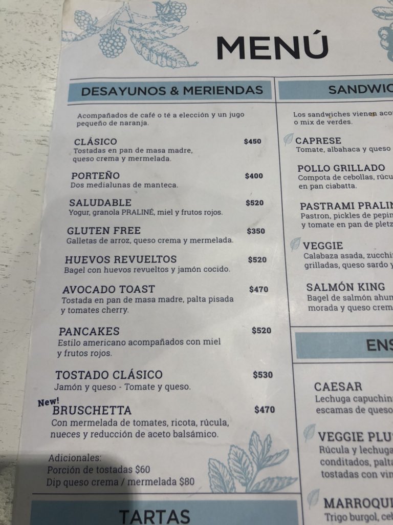 Vero_Langelinie's tweet photo. Empecé por el lado de Oro y Juncal, fui a mi cafetería fav en esta zona (Praline Cakes, pero igual hay varias más) como yo desayuno apenas me levanto, y cuando llegue a la cafetería me pedí fue una cheesecake para #complementar #dulcera ud pueden desayunar si prefieren #Palermo https://t.co/3xjwOIuCCK