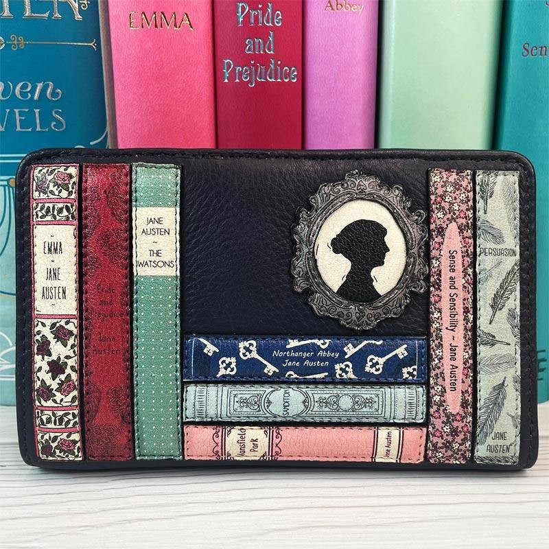 Our beautiful soft leather Jane Austen Wallet features book spines from Jane's most loved works.
🌎 We ship Worldwide! 🌎
bit.ly/3uK62cd
#janeausten #janeaustengifts #regencygifts #regency