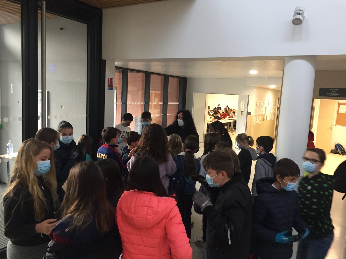 "Nettoyons la nature" pour les élèves de 6eme et de 5eme des collèges Françoise HERITIER et Louise MICHEL...240 kilos de déchets ramassés en 2 heures  La formation des futurs éco-citoyens, priorité de notre projet d'établissement <a href="/eddtoulouse/">EDD Toulouse</a>