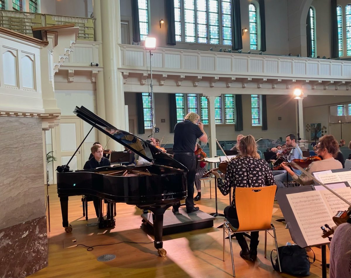 Het orkest is samen met meesterpianist Dmitry Masleev hard aan het repeteren. Er zijn nog een aantal kaarten beschikbaar voor ons concert in de Grote Zaal van de Doelen morgen - dat mag u niet missen!

Koop nu uw kaarten via: sinfoniarotterdam.nl/concert/keizer…

Dirigent <a href="/conradvanalphen/">Conrad van Alphen</a>