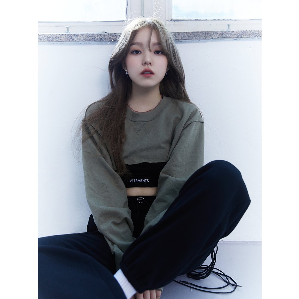Rothy_official's tweet photo. ROTHY 
5th Single Album 
𝐂𝐎𝐋𝐃 𝐋𝐎𝐕𝐄

CONCEPT PHOTO #1

2021.10.14 6PM(KST)

#로시 #ROTHY #COLDLOVE https://t.co/0fGnGFzS1C