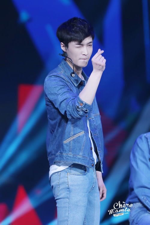 lovemefeedmepls's tweet photo. I’ll support you now, tomorrow and forever 

#AllRoundeLAYDay #LAYTrueFire
@layzhang @weareoneEXO https://t.co/fNSVZo1du1