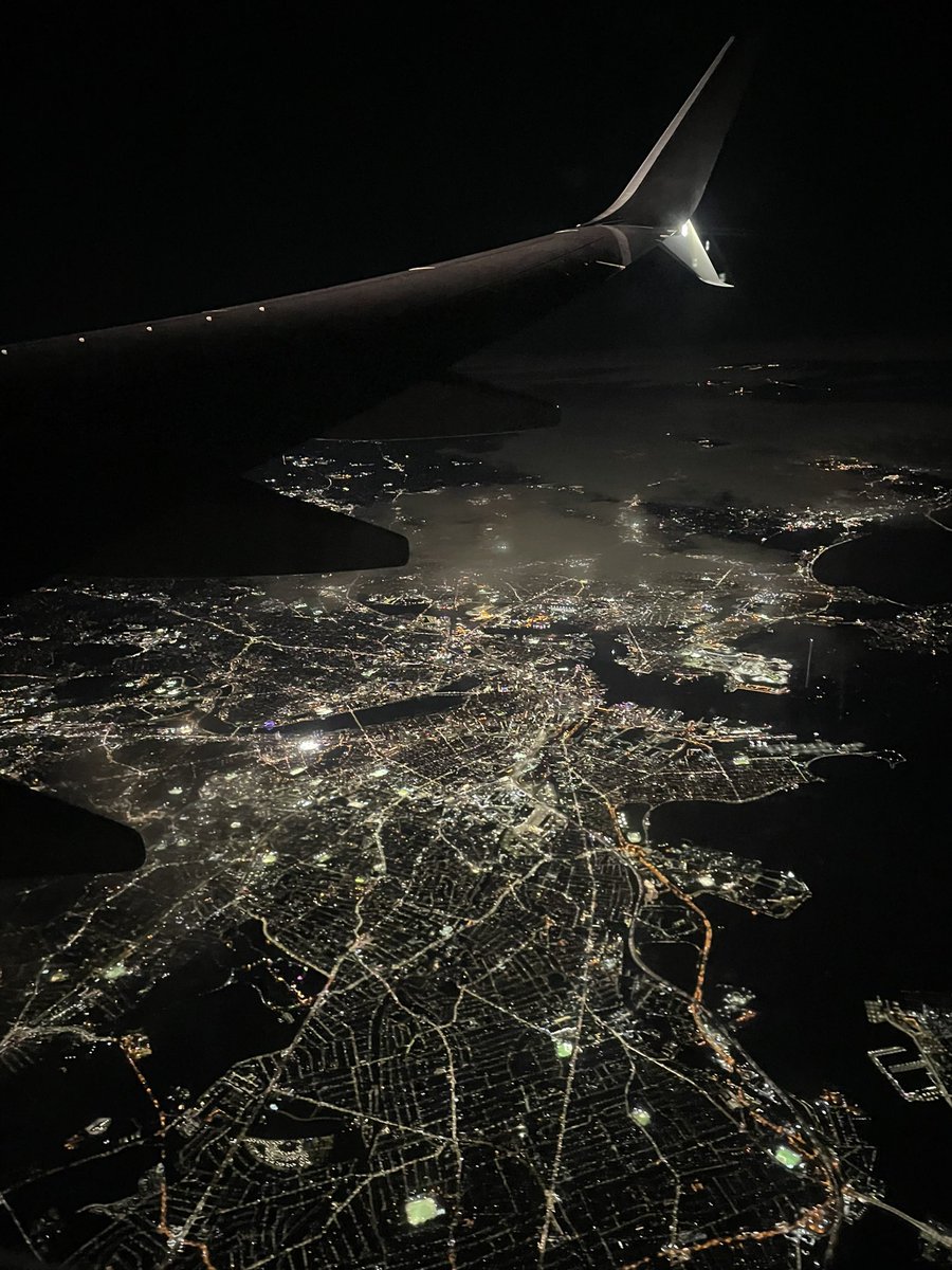 CLAdkins10's tweet photo. There’s no place like home!! #Boston https://t.co/fUKR8AziBG