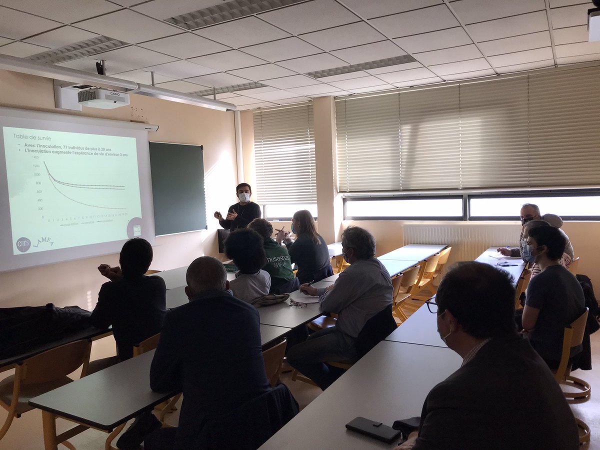 CNRS_HdF's tweet photo. Comment les modèles mathématique ont été utilisés pour prédire l’épidémie de Covid-19, et comment ils ont influencé les tentatives de contrôle de l’épidémie ? La réponse tout de suite au #LAMFA avec Youcef Mammeri, maître de conférences à l’@UPJV_Univ !#CNRSinsolite #FDS2021 https://t.co/Z6OPLqu5nc