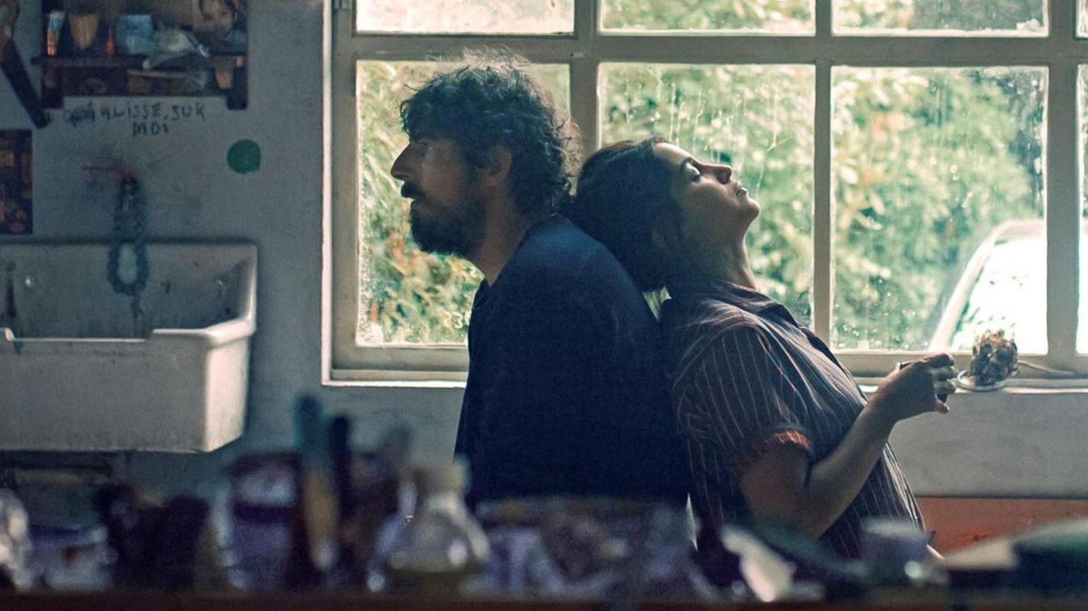 Joachim Lafosse: "La normalité, ça n’existe pas"

Avec Les Intranquilles, le cinéaste belge signe sans doute son film le plus personnel moustique.be/culture/cinema…