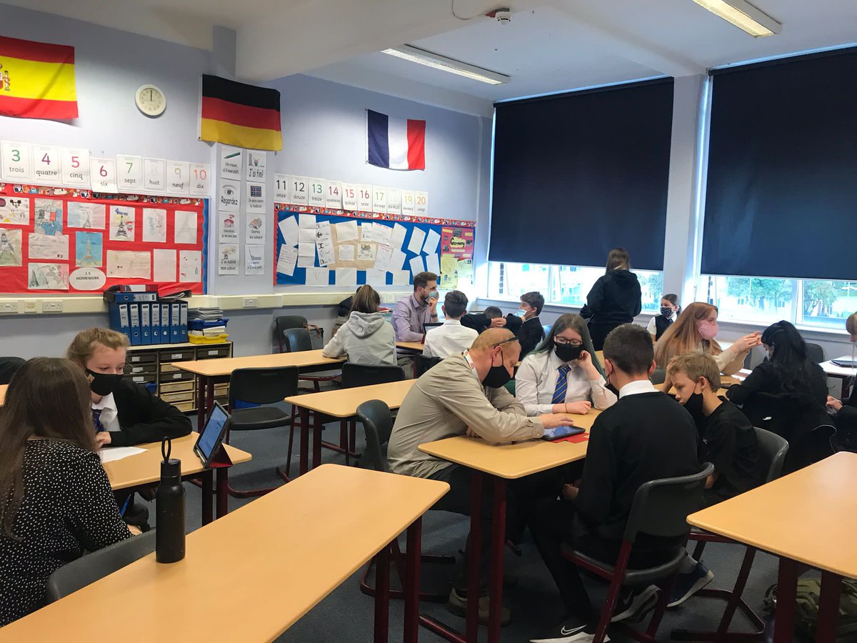 KssRights's tweet photo. Fabulous session with our Rights Respecting Student Council members on our #journeytosilver @KnightswoodSec https://t.co/eejx2VN5at
