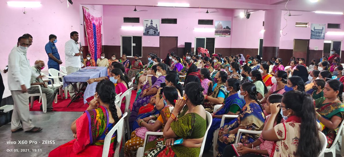 Babafasiuddin's tweet photo. Held a high level review meeting with various basthi committees, mahila groups and local TRS Party cadre on Bathukamma celebrations which will be held on 9th october at high-tech hotel, site3, Borabanda division.

#Bathukamma #Telangana https://t.co/CPsUYd9Xxi
