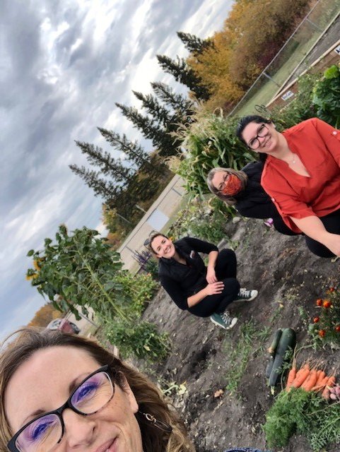 FusionCU_MB's tweet photo. Our Inglis branch volunteered at the Community Gardens all summer and it's finally paid off with a harvest! 

They are using the produce to make muffins that will be donated to the Major Pratt Breakfast Program! 🥕 https://t.co/NZebfWSE3d