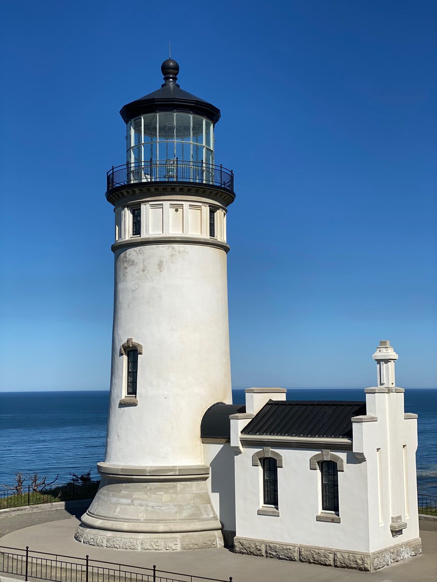 mattandkaren's tweet photo. Every now and then we get the perfect day to capture a beautiful setting in one of our incredible public lands. This is the North Head Lighthouse at Cape Disappointment from earlier this year. #WashingtonStateParks https://t.co/Mj1sQSA70F