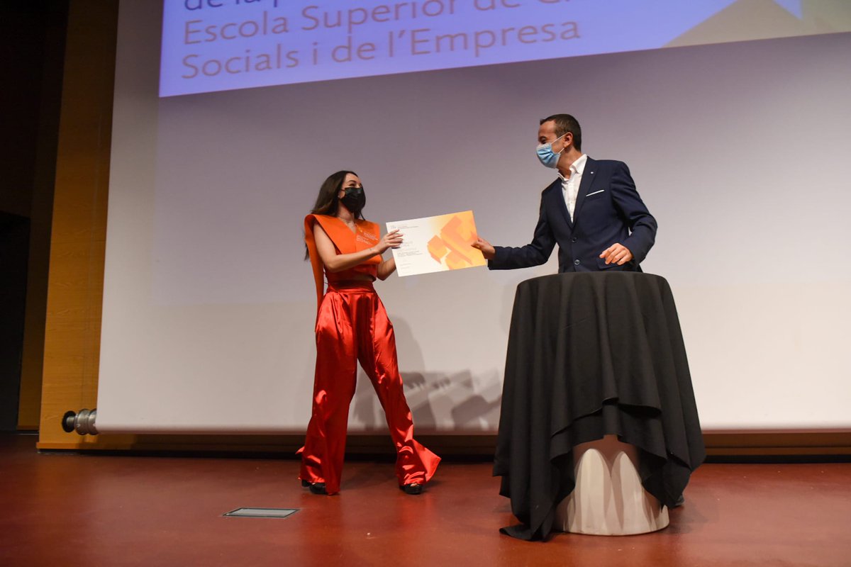 TecnoCampus's tweet photo. Moltes felicitas a tots 🥰 i enhorabona a la Joana Mir i a Laura Caselles pels millors #expedients acadèmics 📚🤓 https://t.co/qkcIRjg5nv