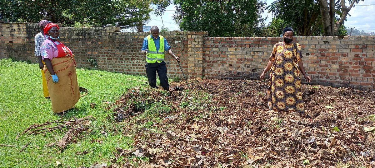 BugandaKingdom_'s tweet photo. Obumu ku bubonero obwoleka kyetuyita omwoyo gwa Buganda ogutafa.
Bano baabukeelezza nkokola okuyoyota mu Lubiri e Mengo, Muky. Ever Ssembajwe, Abakyala n'Abaamj be Kyaddondo temujjanga okwo.
#BugandaUpdates https://t.co/ifYJL860HJ