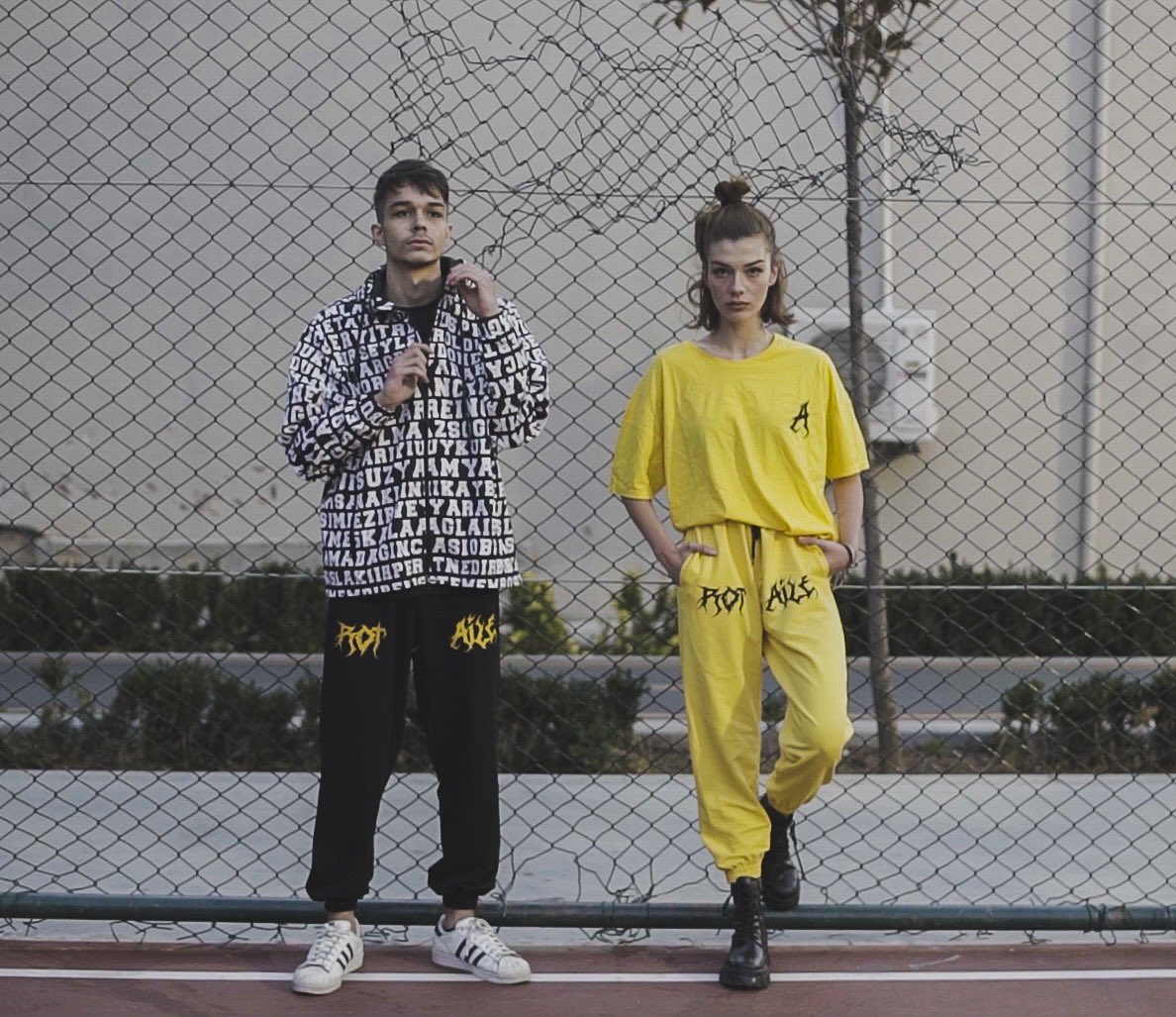 Kaçırdığın tüm koleksiyon ürünleri şimdi rotaileshop.com ‘da seni bekliyor🌪