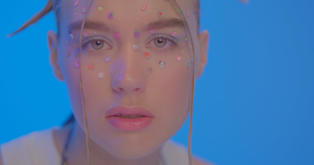 PaulaJiven's tweet photo. The music video for #WAYHF will premiere on @Vevo tonight at 8PM CET / 11AM PST.
The chat is currently open and I am the moderator 🤖 so feel free to jump in and ask me anything. I will reply to everyone 💞
https://t.co/7Y6Za1ln39 https://t.co/UrOIhLA1tT