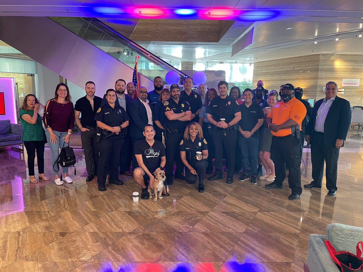 CoachTRegueira's tweet photo. Thank you to the Downtown community for coming out and showing support at National Coffee with a Cop. Thank you to Intercontinental Hotel for hosting this great event; it was a great turn out. #buildingcommunityrelationship https://t.co/sVZ3nhi394