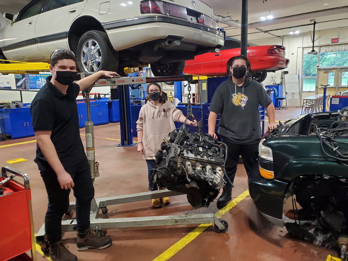 BCIT Medford Auto Mechanics CTE - Engine Removal 101!!!  Great job! @BCITTWEETS