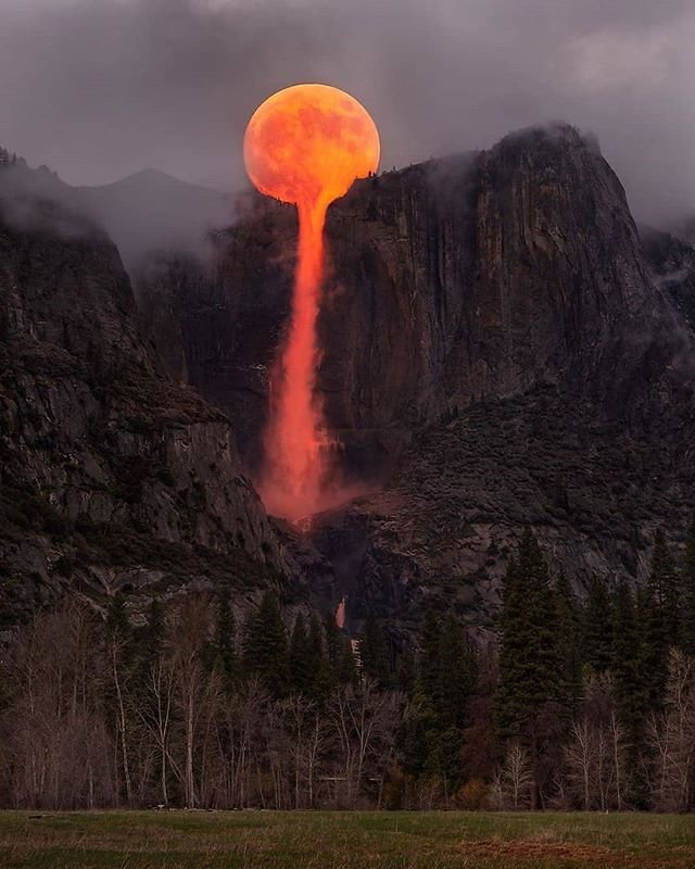 Bulan tumpah...
membikin gelisah...