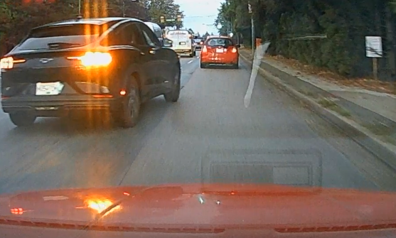 Wiltheconsumer's tweet photo. .... Drivers have become STUPID because the cars they drive have given them a FALSE sense of safety.  Cutoff2x by "smarter" car.  Do Better Carmakers! (pic taken at 30+mph, they jammed in there) #smartcardumbdriver @FordCanada @Tesla @icbc https://t.co/b2Jwbertik