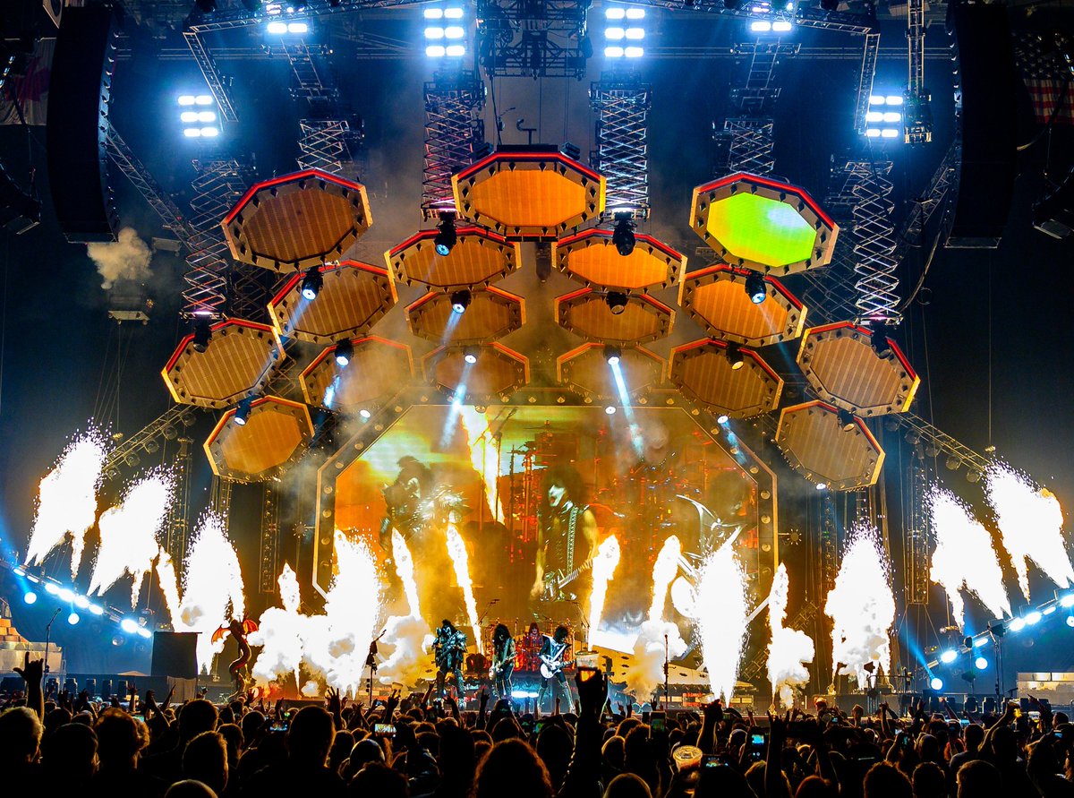 kiss's tweet photo. LAFAYETTE! Tonight's YOUR night! Get CRAZY with US #KISSARMY! See you at the @Cajundome!

#EndOfTheRoadWorldTour

Tickets - https://t.co/iqpsK0OIik

6:00pm - Doors open
7:45pm - @garibaldiarts
8:45pm - #KISS https://t.co/QUseaD7FYT