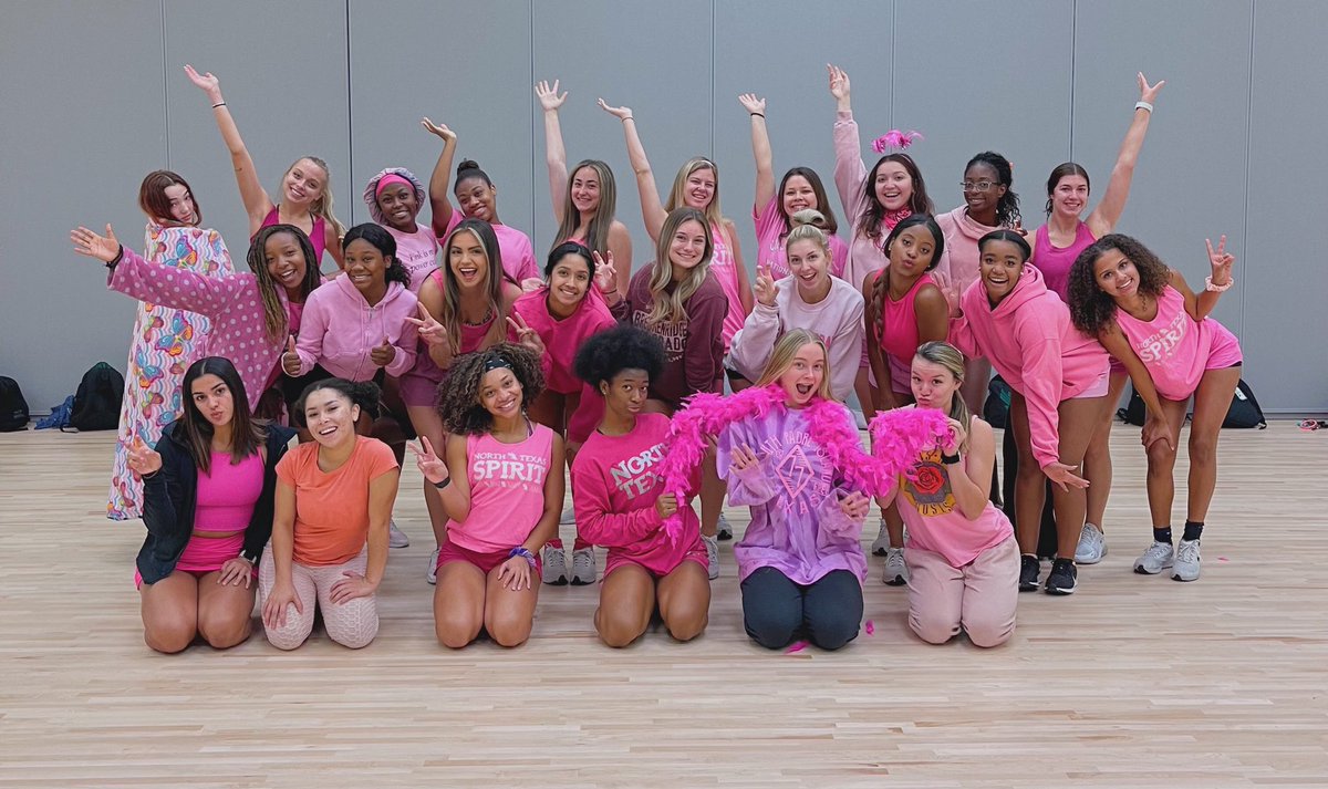 ntxdancers's tweet photo. On Wednesday’s we wear pink! This month we honor the survivors of breast cancer, and support those who are affected by breast cancer.💗 #BreastCancerAwarenessMonth https://t.co/DUJd9dYuxZ