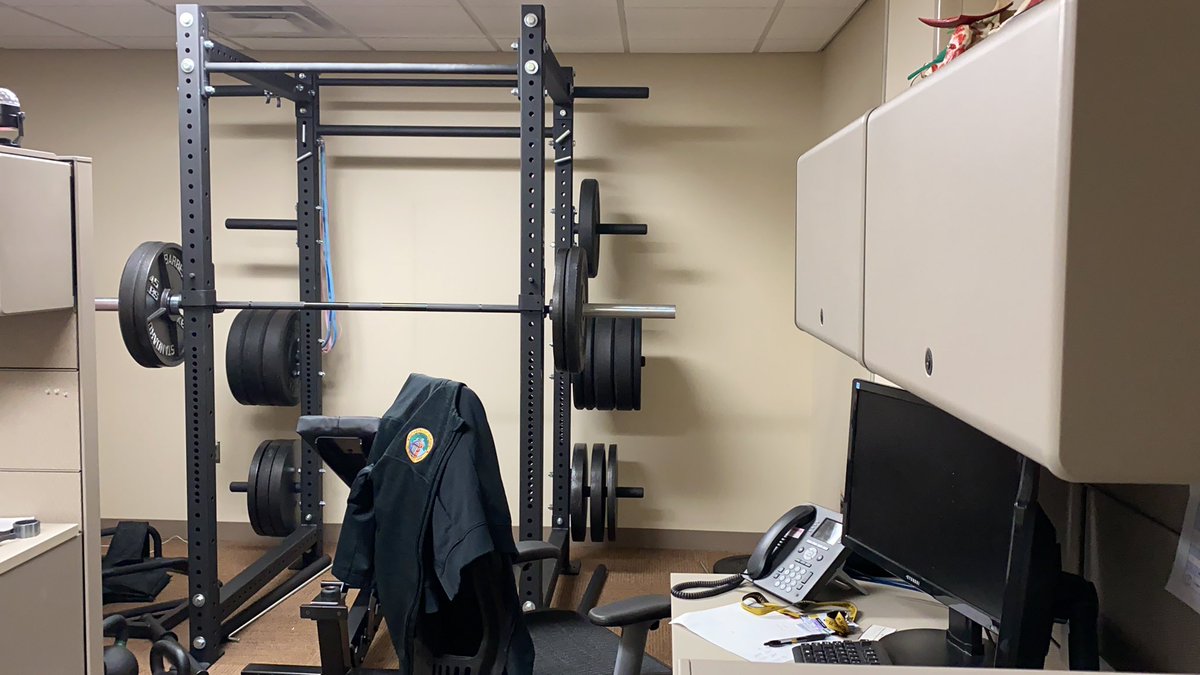 t_colantonioMD's tweet photo. A power rack in the resident room is peak resident wellness @WalterReedOrtho #orthotwitter @MilOrtho https://t.co/0jYLm738DC
