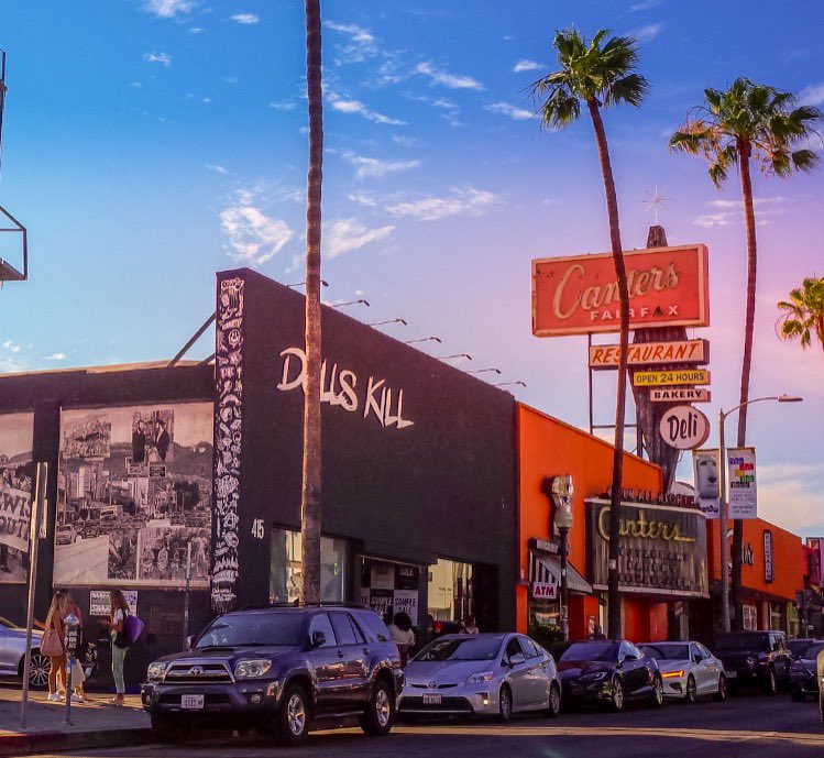 Infamous Canters Deli, late night hangout of Rockstars and wannabes
#richardgreenla #canters #cantersdeli #lalandmarks #deli 
#illgrammers #moodygrams #photographer #photographyy #ig_mood #electric_shotz #vibegramz #streets_vision #all2epic #cityscape #cityphotography #hollywood