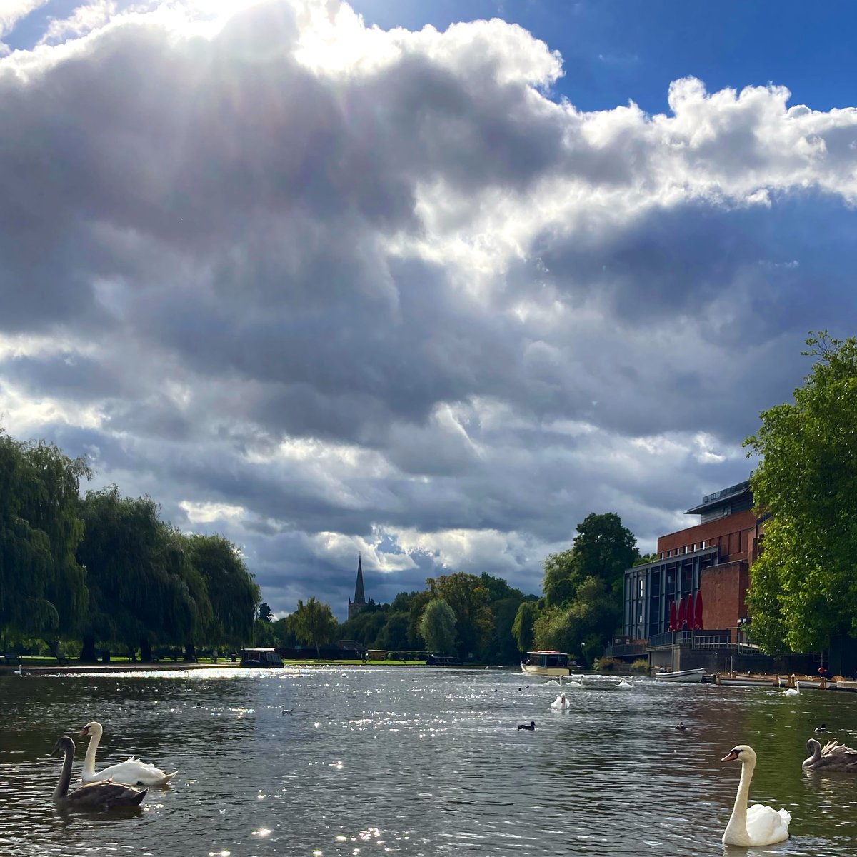 HLSheppard's tweet photo. After three hectic weeks in the office while we had some ‘special’ visitors, I’ve treated myself to a few days of peace and quiet in and around Stratford. Sometimes you can’t beat a solo mini break! #introvertrecharging https://t.co/RDqdViSyED