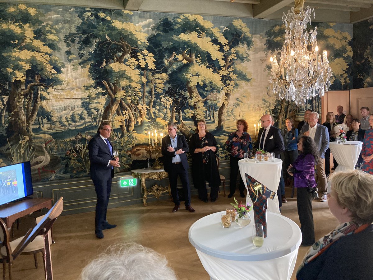 Geheel in stijl neemt Jeroen Willem Klomps afscheid als wethouder van Stichtse Vecht in/op Slot Zuylen