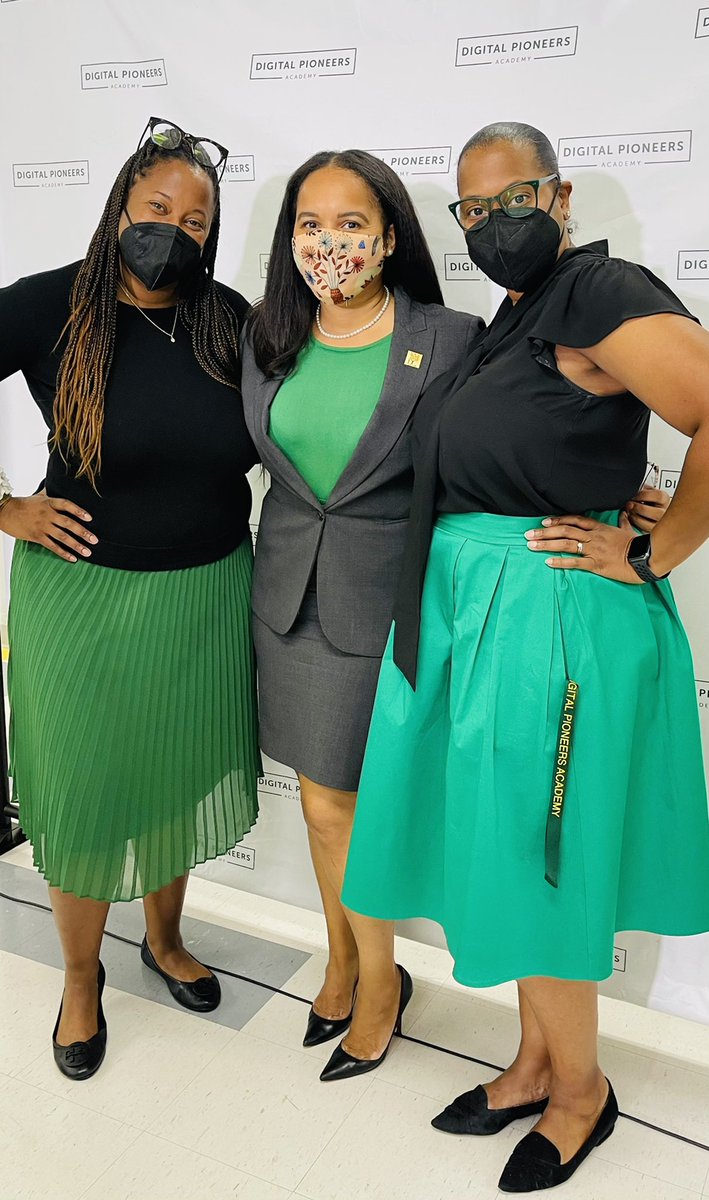 Huge shout out to Mashea Mason Ashton
#TakeTheShotDCCollege $25,000K Scholarship Scholar Recipient…..
Mayor Bowser Announces Take the Shot, DC Giveaway - DPA Scholar Wins...Travanna Lewis
DPA where safety and learning is a priority!!!
#TakeTheShotDC
#ProudSister