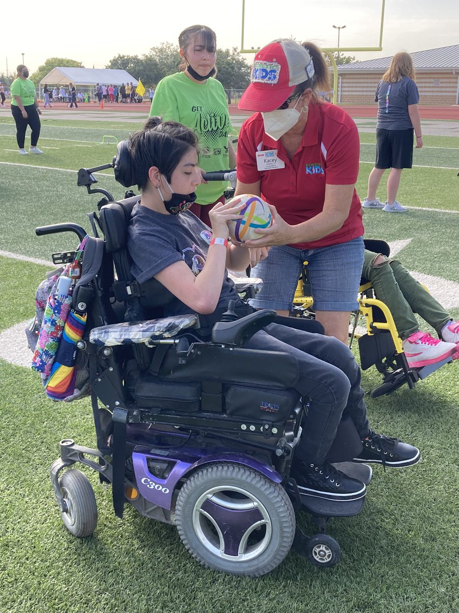 kinetickidstx's tweet photo. Enjoying #GetActiveDay at Edgewood Veterans Stadium with our friends @BelieveItSA https://t.co/rWIU8m3fkK