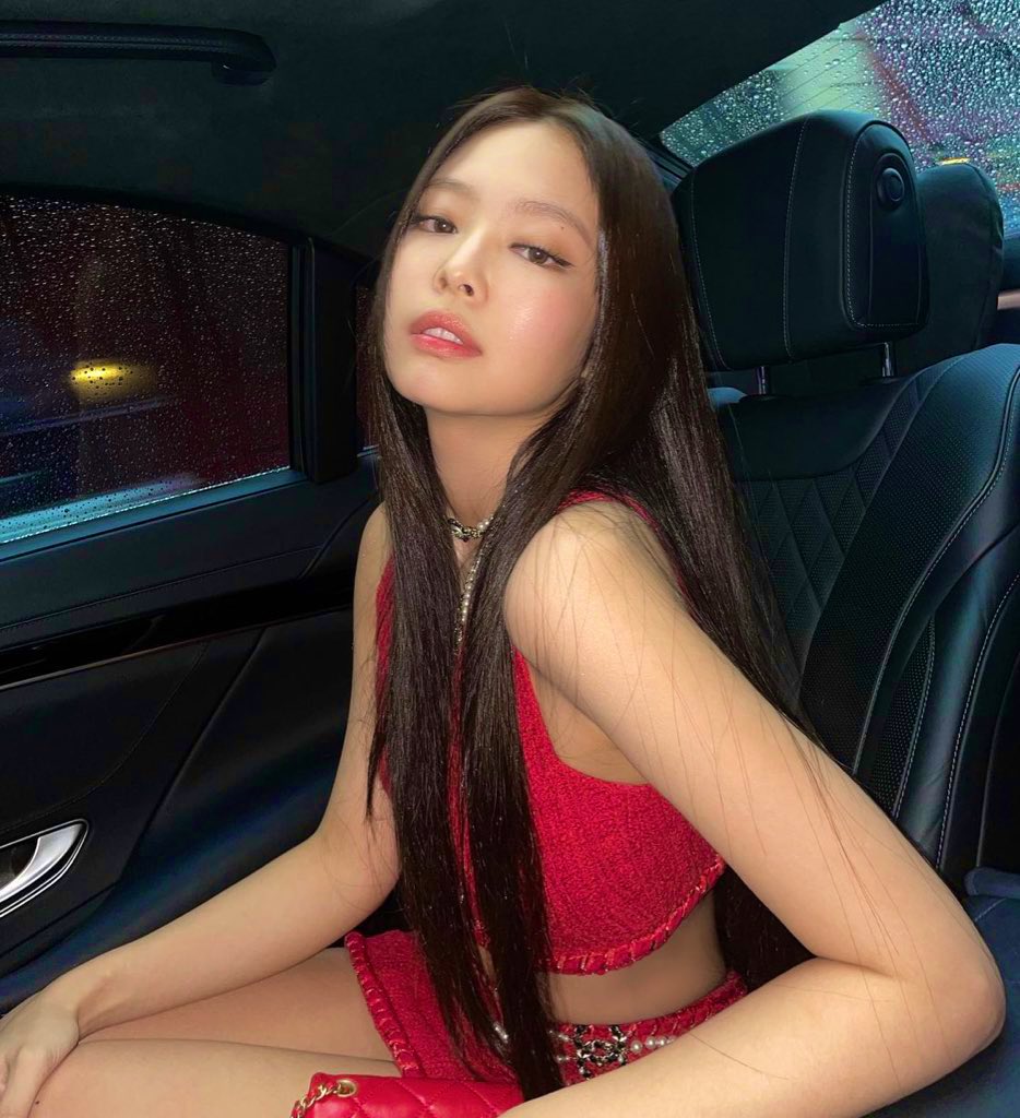 OPALVONB's tweet photo. i’m Chanel’s fav. https://t.co/GeTKbNirVl