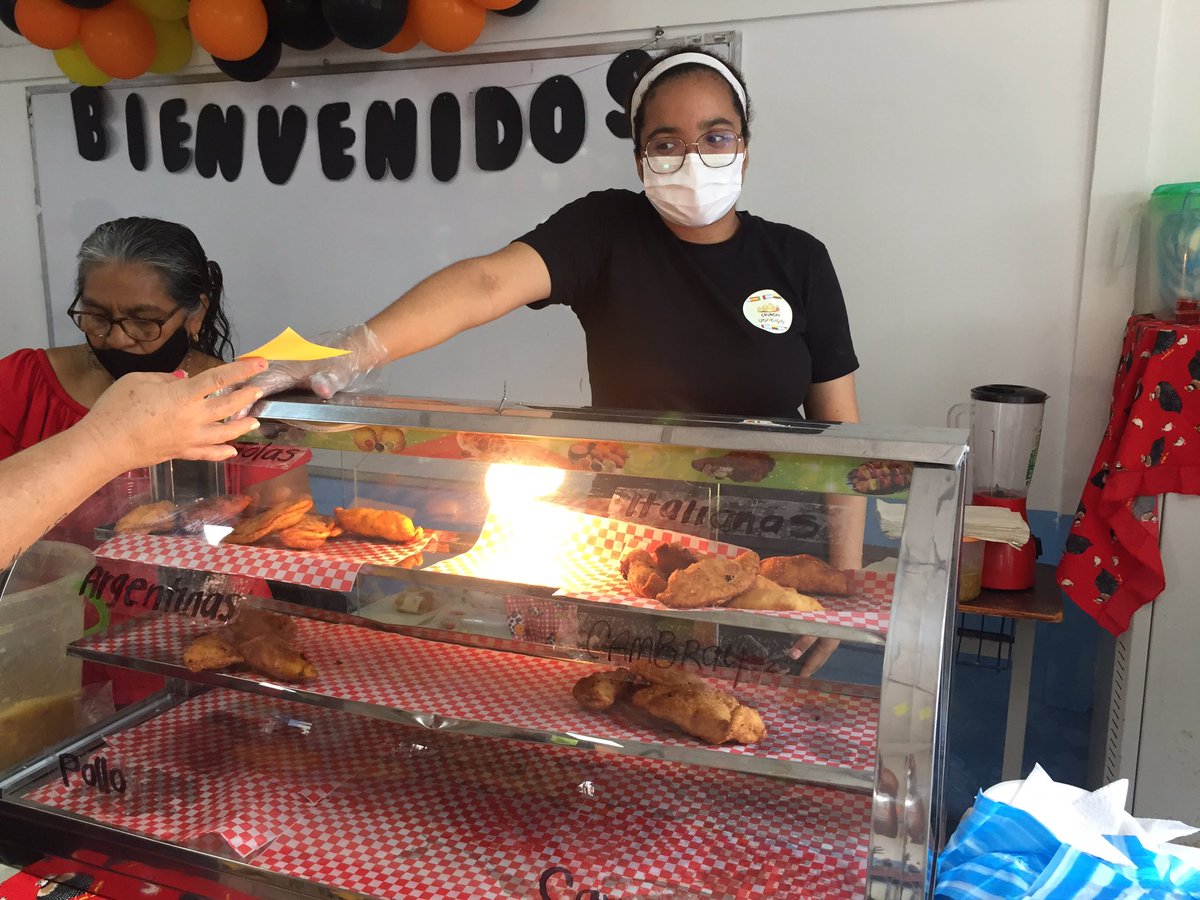 Dayanna_Arias16's tweet photo. CRUNCHY🤩 ven y disfruta del día del emprendedor con todo los protocolos de bioseguridad🥰 #YoEmprendoDesdeMRA
#FeriadelEmprendedorMRA
@IERamonArcila
@EducacionCali
@DEconomicoCali
@Darwinlenis
@JorgeIvanOspina https://t.co/RqtNzzU2j4