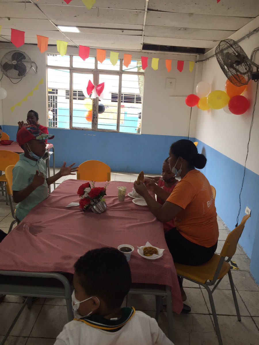 Dayanna_Arias16's tweet photo. CRUNCHY🤩 ven y disfruta del día del emprendedor con todo los protocolos de bioseguridad🥰 #YoEmprendoDesdeMRA
#FeriadelEmprendedorMRA
@IERamonArcila
@EducacionCali
@DEconomicoCali
@Darwinlenis
@JorgeIvanOspina https://t.co/RqtNzzU2j4