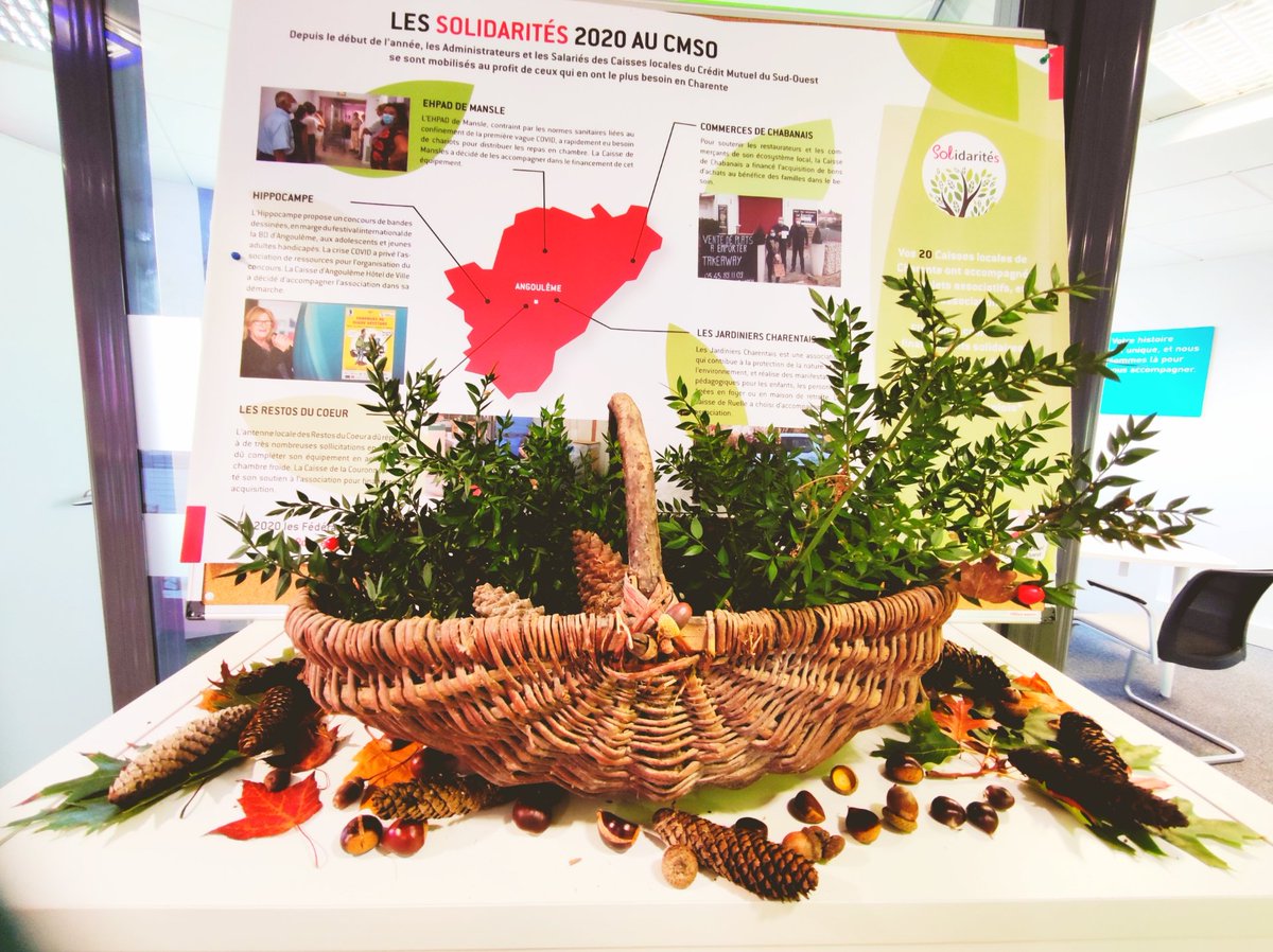 CmsoChabanais's tweet photo. La Team de Chabanais a décoré  l'agence dans une ambiance automnale ! #experiencesensorielle @cmarkea @CMSudOuest @WeAreArkea https://t.co/jo7poIx66W