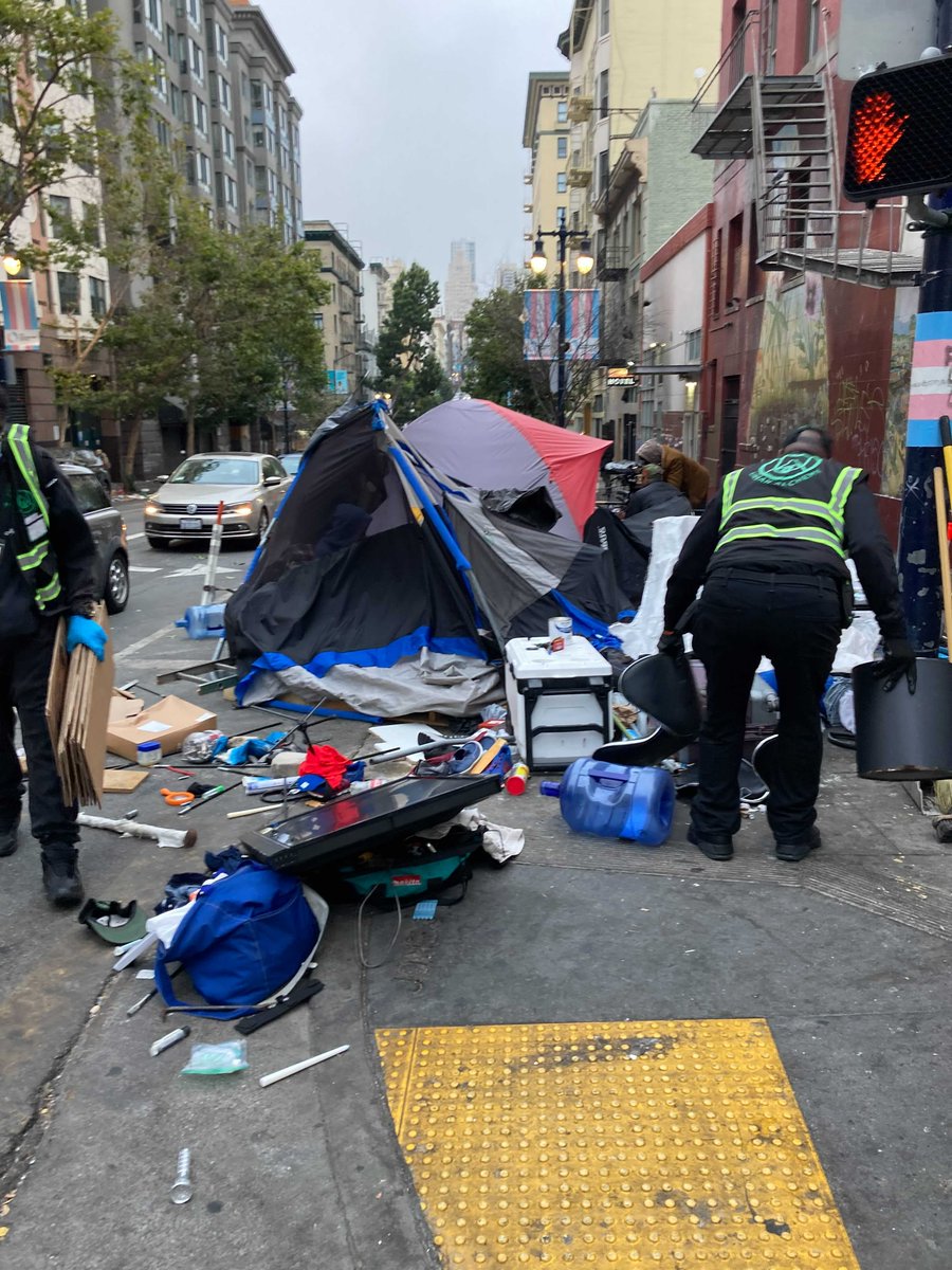 UrbanAlchemyUA's tweet photo. Getting started first thing in the morning on Jones and Golden Gate Street.
#CommunityandService https://t.co/f4FLDLLO9E