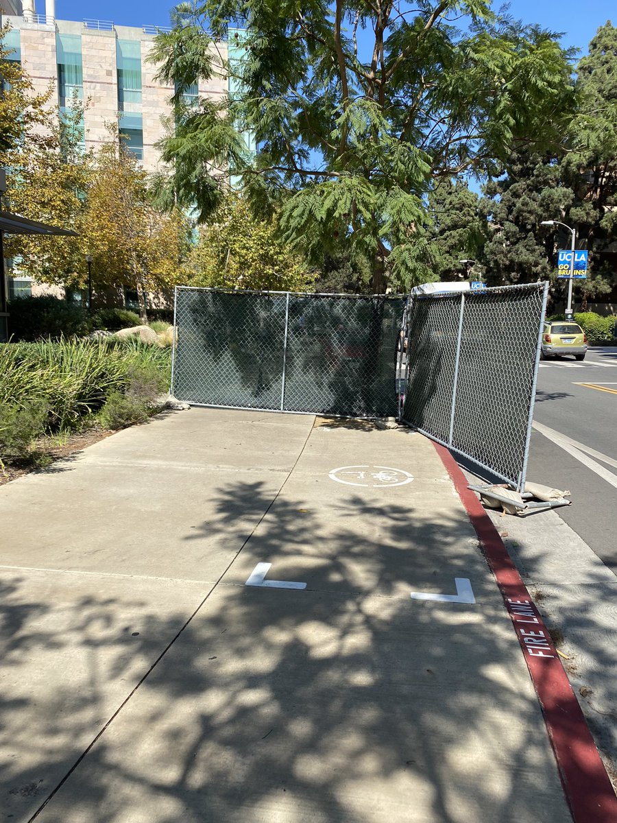 dreaelizabethh's tweet image. two sidewalks at @ucla randomly blocked off, in which a person in a wheelchair would need to turn around, enter the street, and then cross the street to get to the other side of the sidewalk. On the right picture, the gate was blocking/protecting nothing.