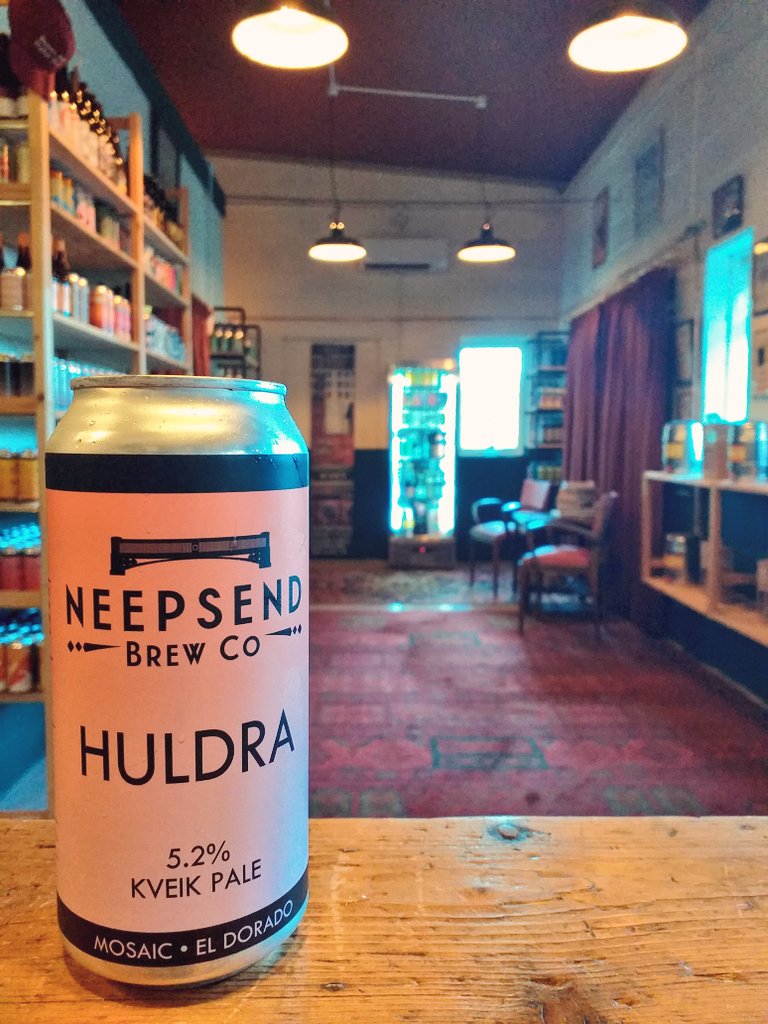It doesn't get much fresher than that! From tank to shelf in just 20 mins. Straight onto the shelves today we have Huldra - a 5.2% kveik pale with strong stone fruit flavours 🍑