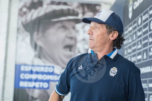 santigio (@santigiorello) on Twitter photo Hace 10 años Gimnasia estaba en zona de B metropolitana. Llegó un hombre a cambiar la historia. Lo ascendió tres fechas antes, peleó el torneo en 1era y lo dejó en zona de copa Sudamericana. Puso en valor a Nacho y Meza, entre otros.
A <a href="/TroglioPedro/">Pedro Troglio</a> respeto, siempre.
#CGE #GELP Hace 10 años Gimnasia estaba en zona de B metropolitana. Llegó un hombre a cambiar la historia. Lo ascendió tres fechas antes, peleó el torneo en 1era y lo dejó en zona de copa Sudamericana. Puso en valor a Nacho y Meza, entre otros.
A <a href="/TroglioPedro/">Pedro Troglio</a> respeto, siempre.
#CGE #GELP
